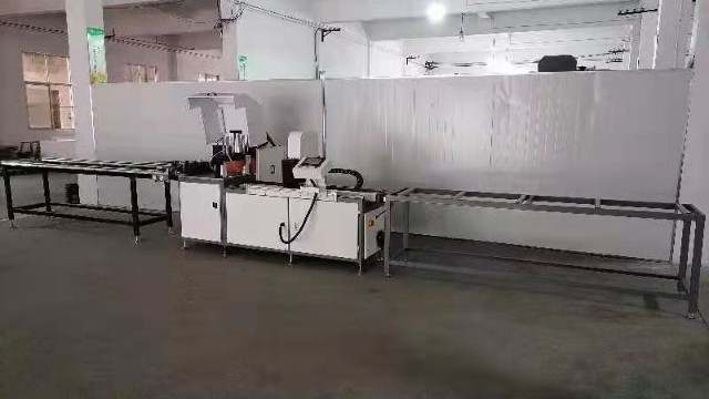 工業(yè)鋁型材自動鋸的優(yōu)點有哪些？知道這些優(yōu)點為您節(jié)省很多人工成本！